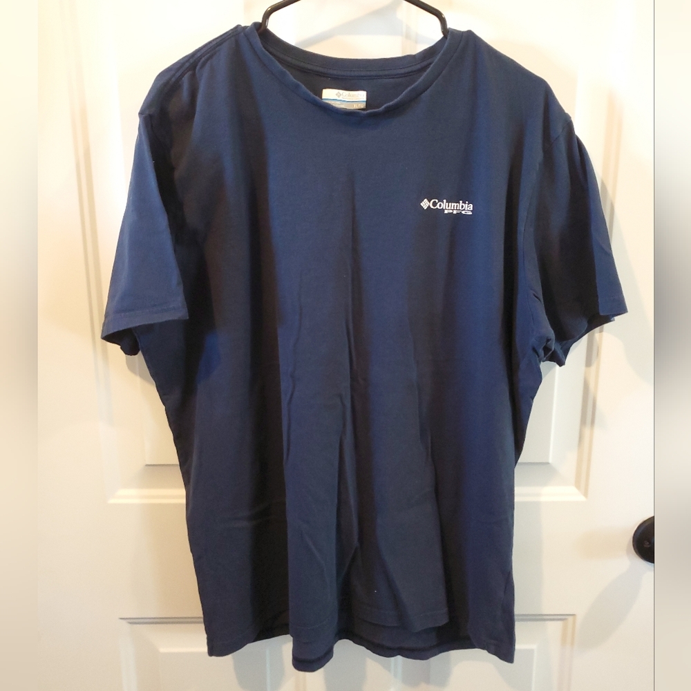 Columbia Men's Navy Blue T-Shirt. Size XL. #SW